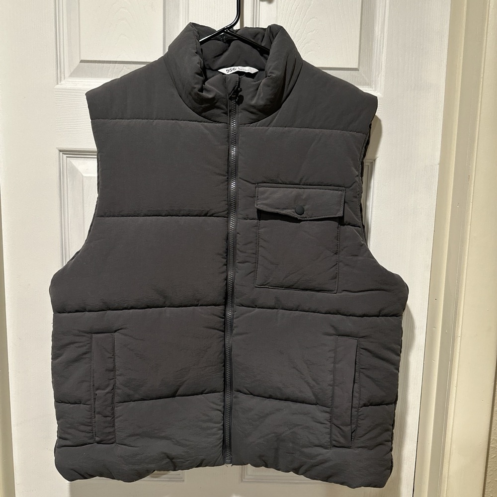 DSG Men's Charcoal Puffer Vest-large. Warm and great for layering!